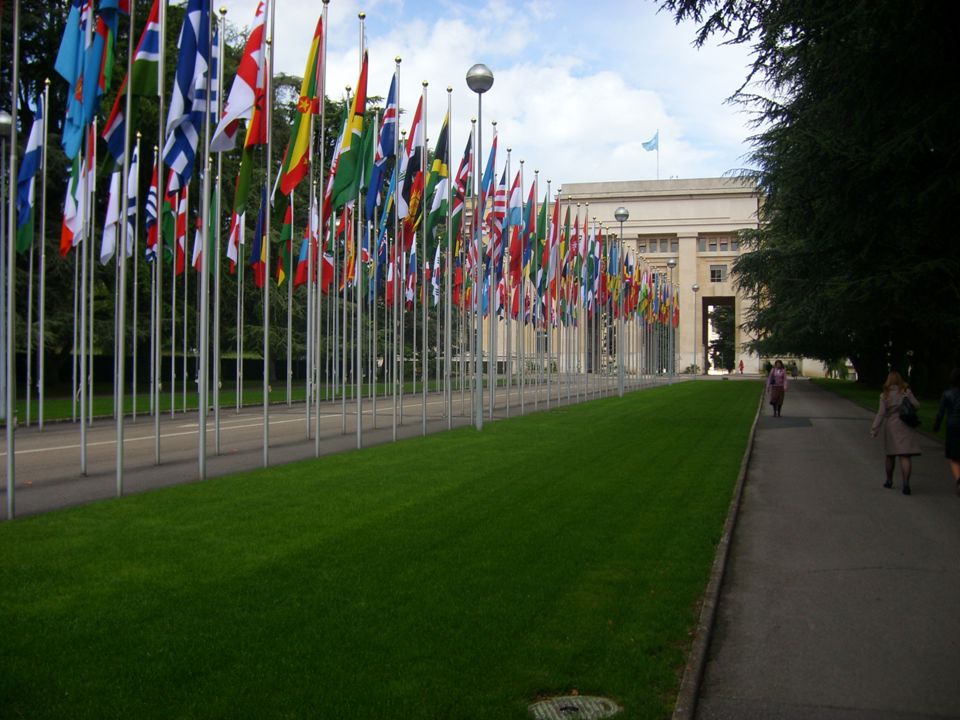 Flaggor utanför FN-byggnaden i Genève.