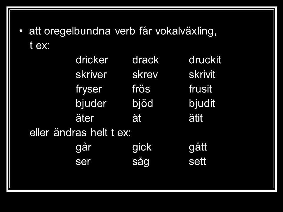 • att oregelbundna verb får vokalväxling,