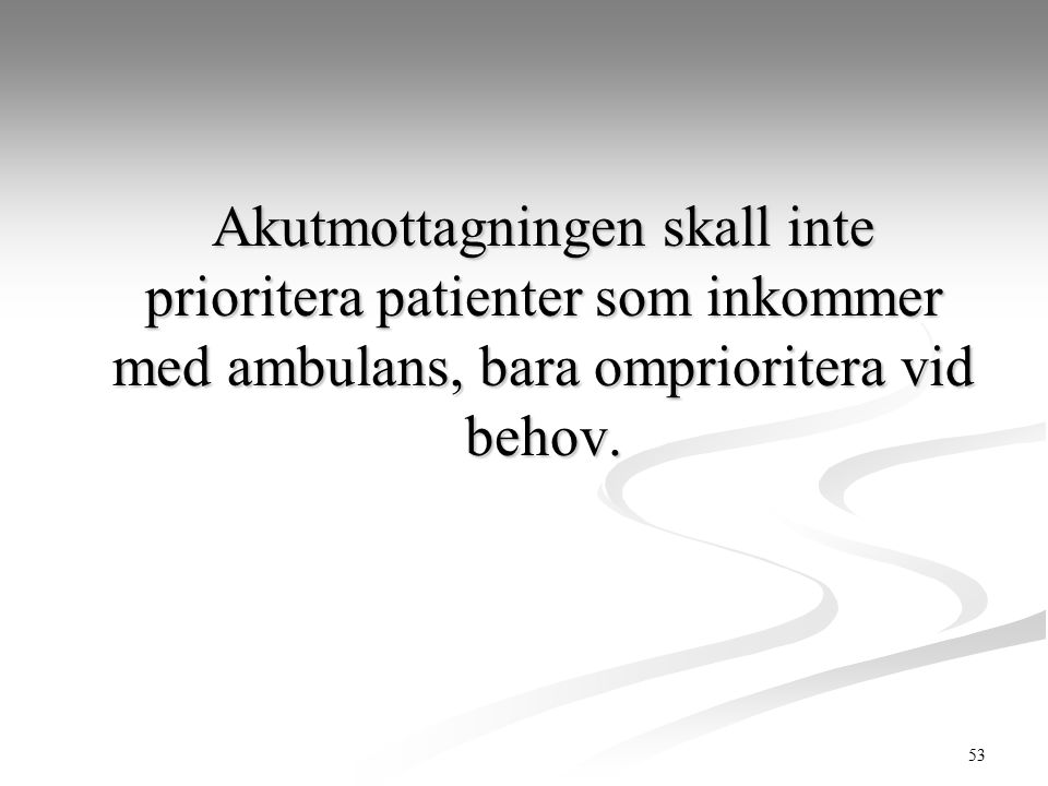 Akutmottagningen skall inte prioritera patienter som inkommer med ambulans, bara omprioritera vid behov.